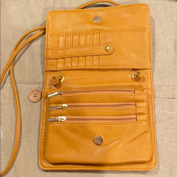 Co-Lab Crossbody Wallet, Gold - Picture 2 of 6